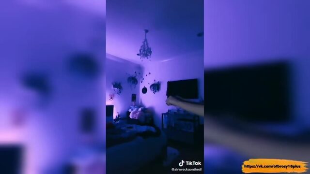 Годный тик-ток  подружки косплеят динозавра