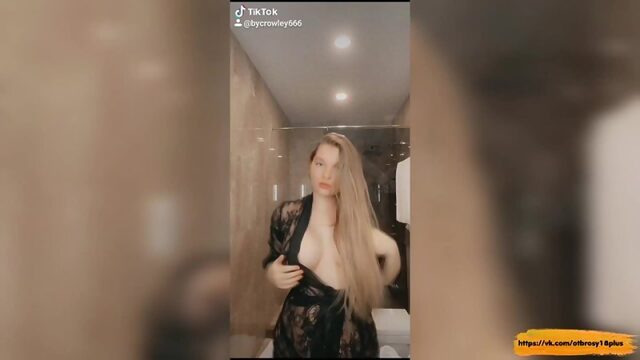 Голый тик-ток  сексуальная подруга отправила видео