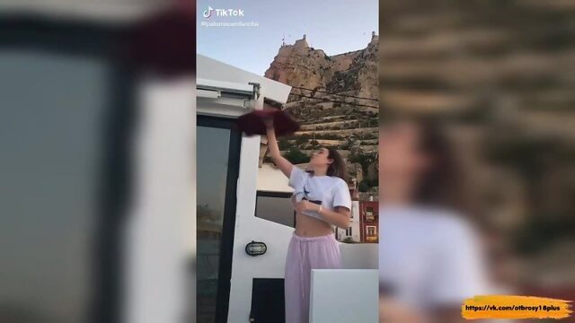 Голый тик-ток  почти спалила грудь