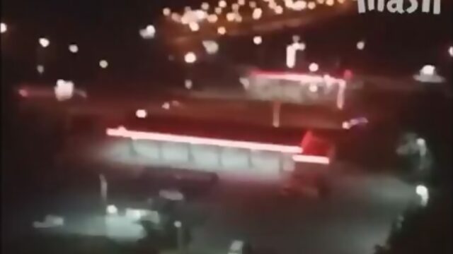 Это не кортеж премьер-министра Это  обычный вечер в Иркутске Пацан угнал у приятеля машину и с ветерком прокатился через весь