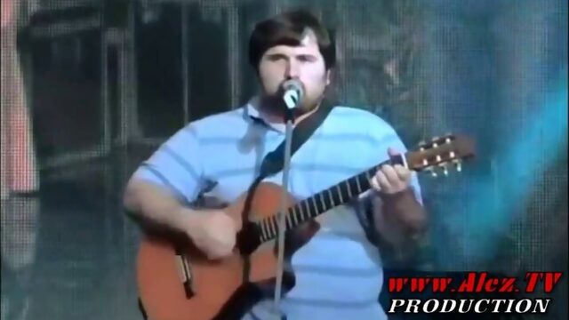 ЗОЛОТОЙ ГОЛОС ЧЕЧНИ Шарип Умханов на гитаре  1адика йойла хьа