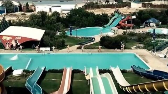 Мы пойдём до клабика потанцуем крабика.