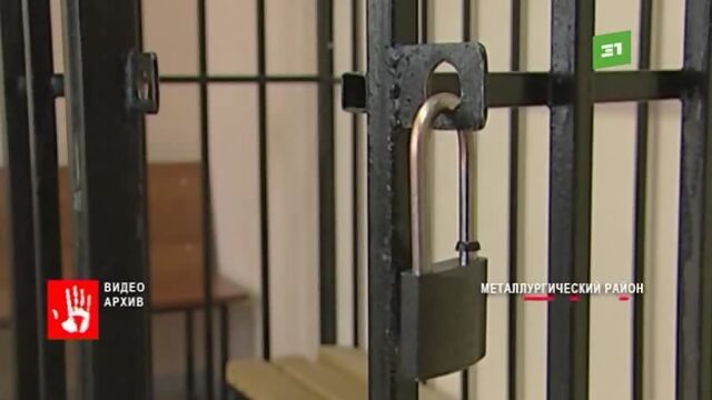 Закрывал руками глаза и рот чтобы не смогла опознать