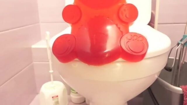 ЖЕЛЕЙНЫЙ МЕДВЕДЬ ВАЛЕРА ГОВОРИТ ПРО ФОНДЮ Познаватель Видео)