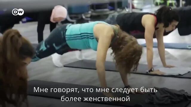Нахиде Абден 88, лет Фитнес-тренер из Ливана.