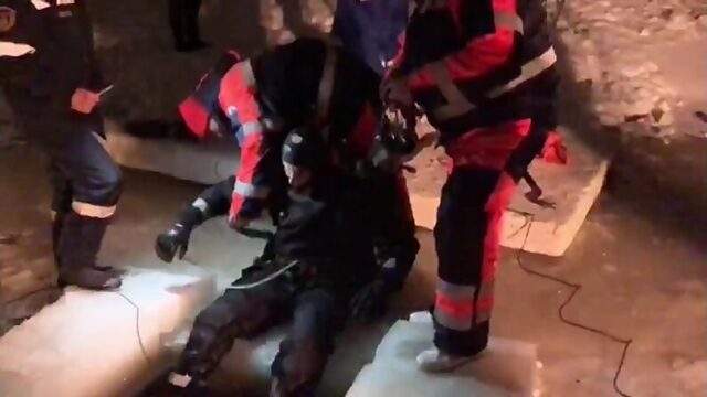 Видео с поисков тела женщины утонувшей на Крещение в проруби в Ленобласти