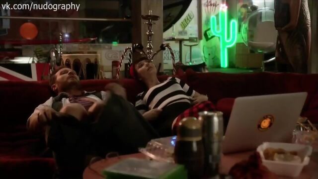 Вэлори Керри  в нижнем белье в сериале "Обитель лжи"   Сезон   Серия  