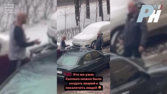 В Рязани пьяная пара сначала справляла нужду в жилом дворе а потом таранила грузовик